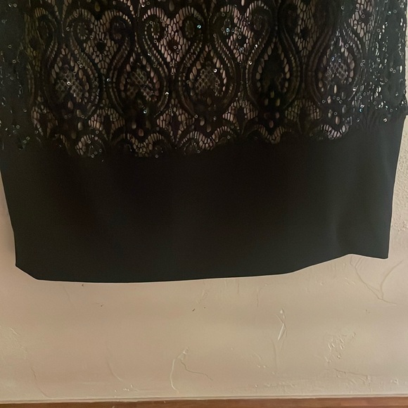 Absolutely stunning! And comfortable too! R&M Richards Gorgeous Black Dress - Picture 2 of 8